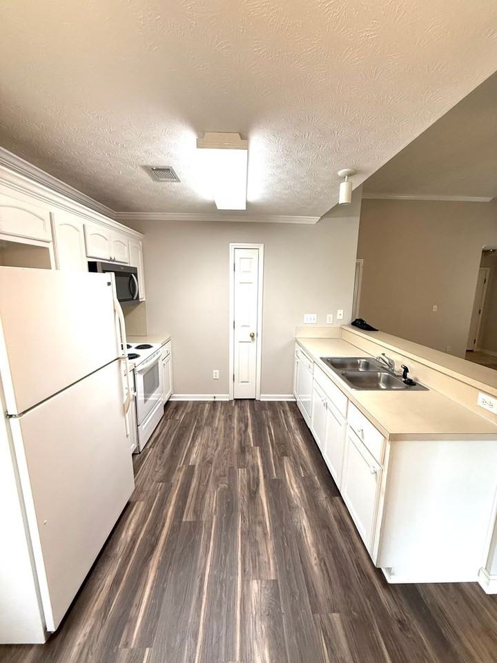 8740 Hallwood Dr - Photo 7 of 16