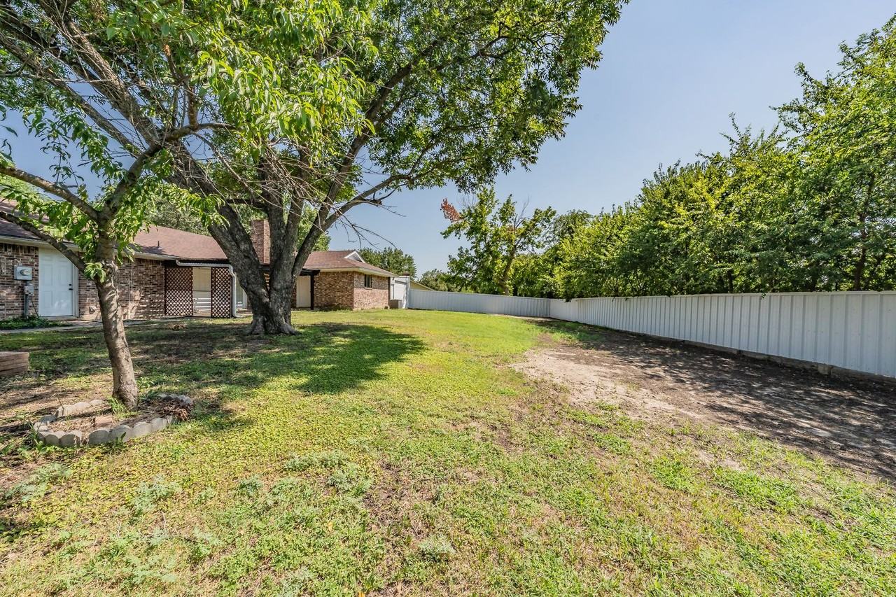 2890 Elsinor Dr - Photo 3 of 38