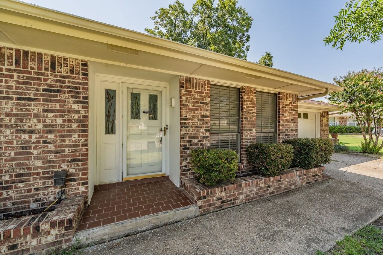 2890 Elsinor Dr - Photo 4 of 38