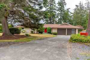 featured image of 2156 Fairway Ln