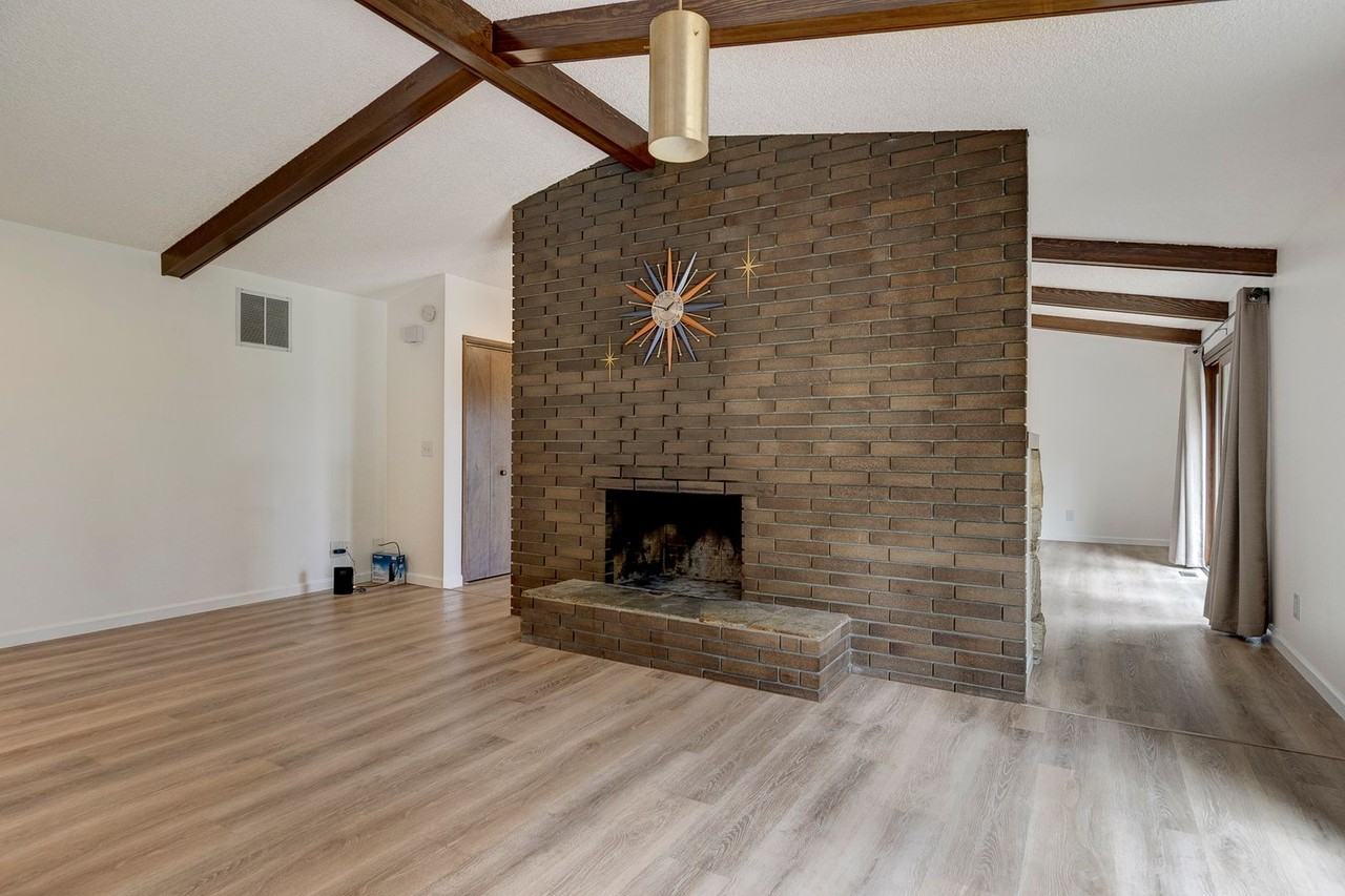 2156 Fairway Ln - Photo 6 of 24