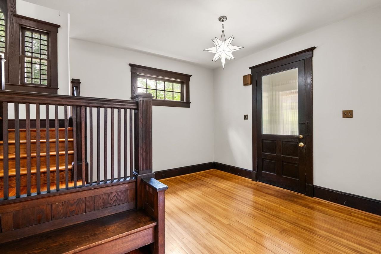 10302 Fawcett St - Photo 3 of 50