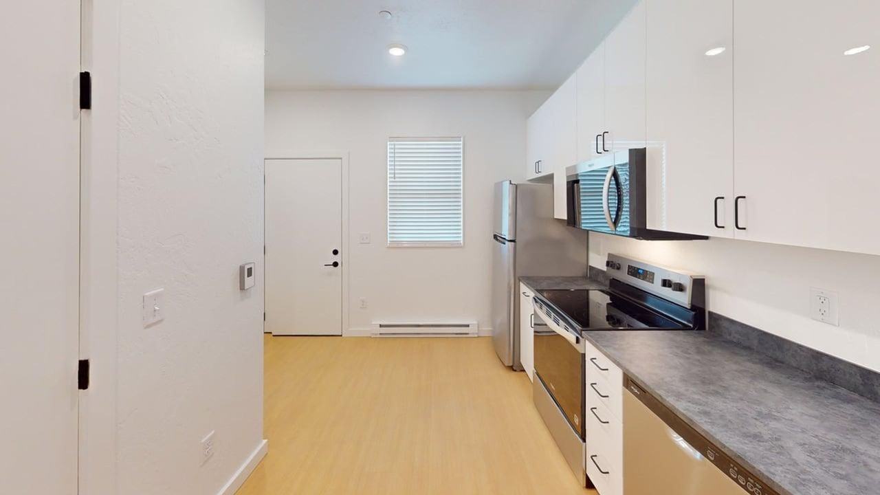 Floral Park Flats - Photo 4 of 11