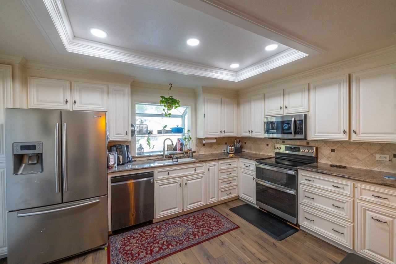 70 Snyder Way - Photo 2 of 12