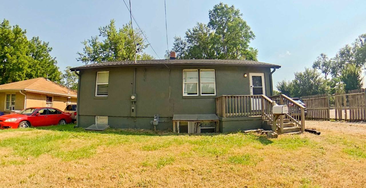 1320 El Paso Ln - Photo 2 of 7