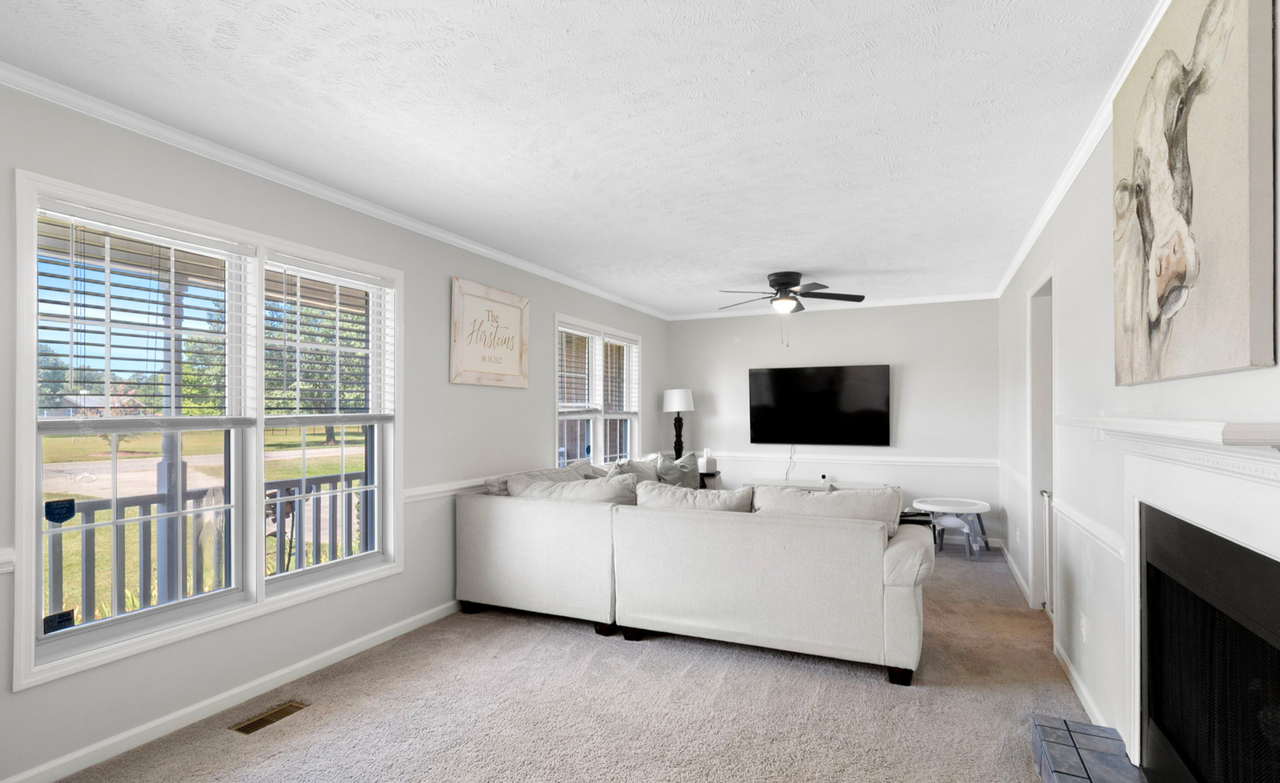 4531 Mobius Rd - Photo 4 of 32