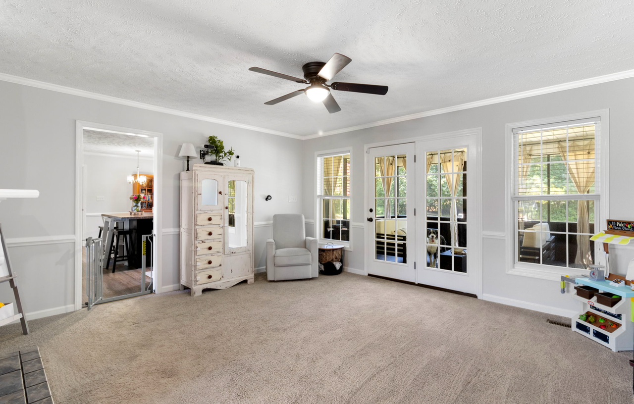 4531 Mobius Rd - Photo 5 of 32