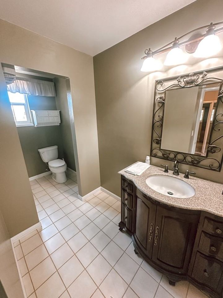 870 Saturn Way - Photo 4 of 18