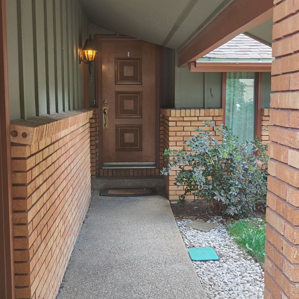 3865 Apache Ct W - Photo 3 of 28