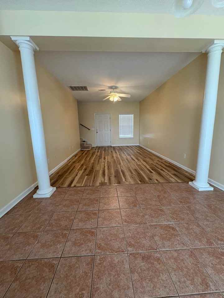 101 Courtyard Way - Photo 2 of 24