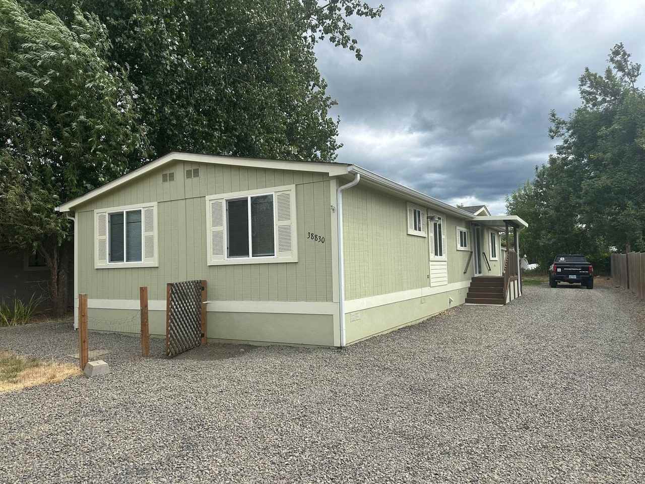 38830 Mathews Dr - Photo 2 of 38