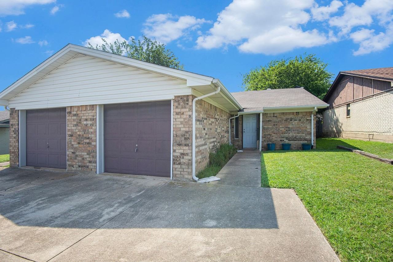 6819 W Cleburne Rd - Photo 2 of 24