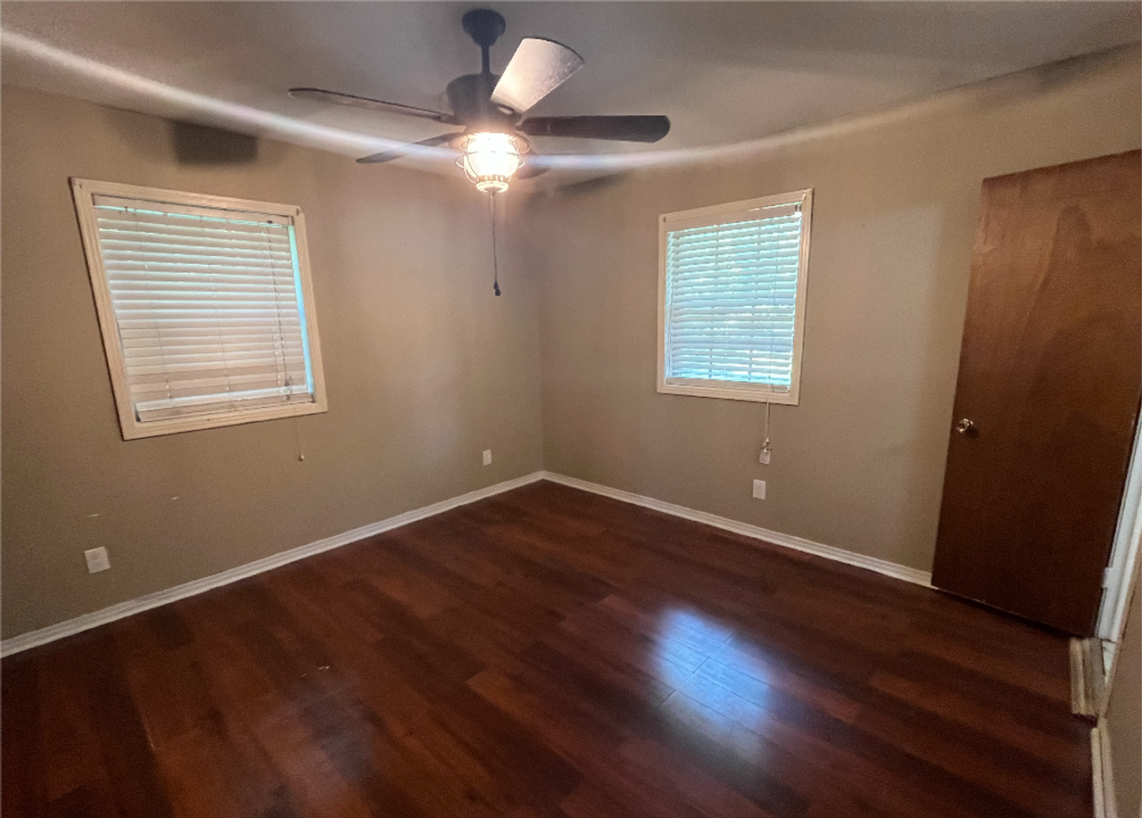 601 N Browder St - Photo 4 of 11