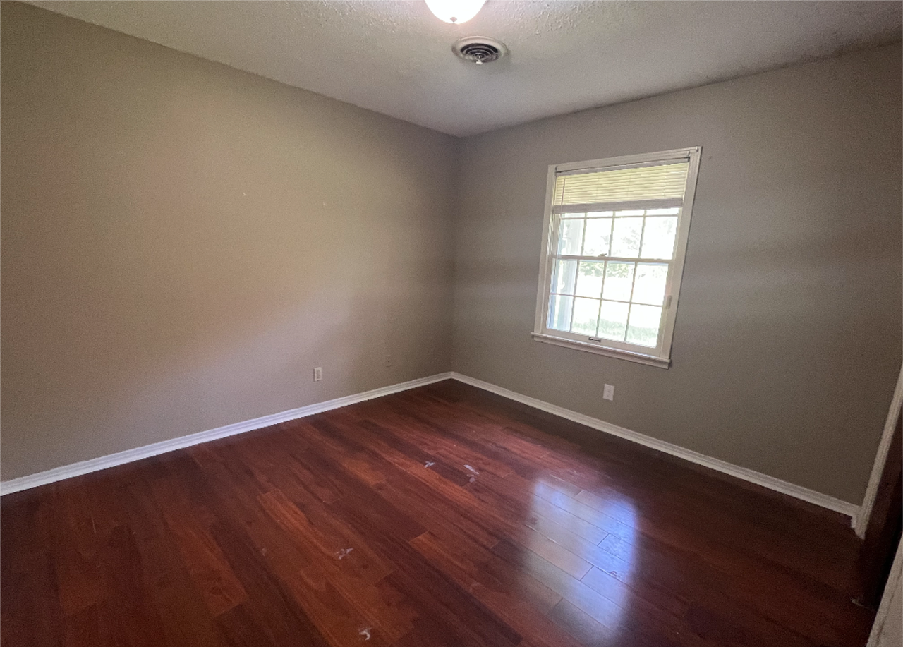 601 N Browder St - Photo 5 of 11