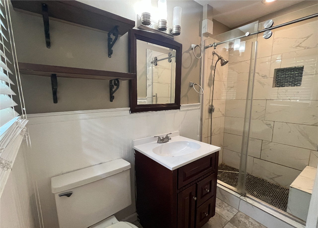 601 N Browder St - Photo 6 of 11
