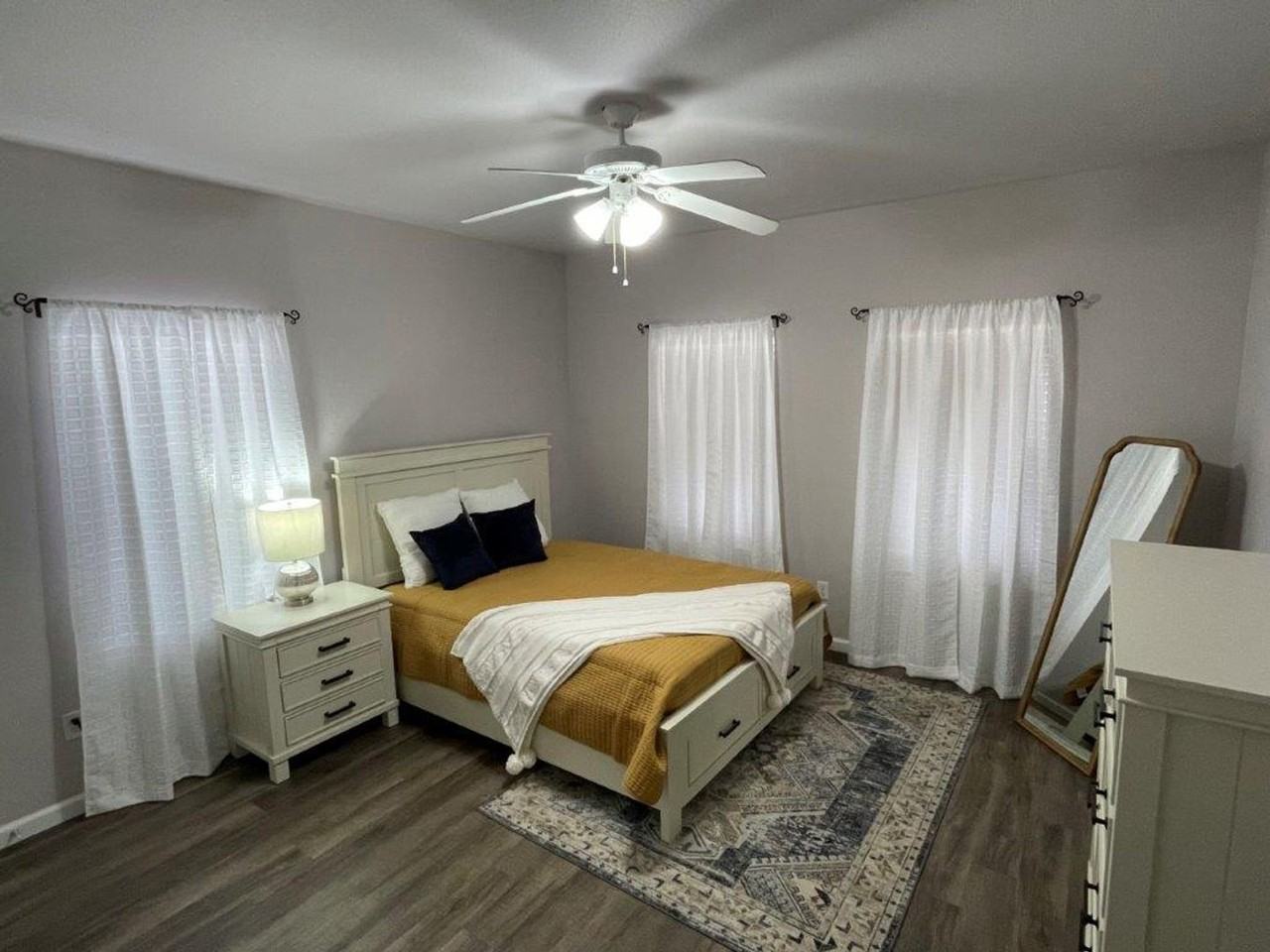 1401 Bagby Avenue - Photo 5 of 14