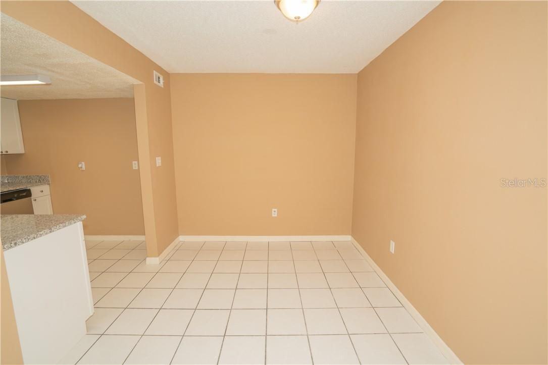 914 Lake Destiny Rd - Photo 4 of 14