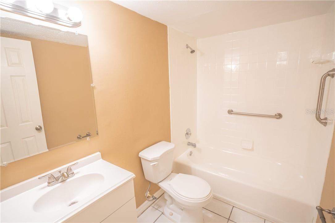 914 Lake Destiny Rd - Photo 5 of 14