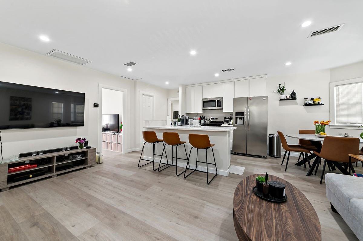 2547 Piedmont Ave - Photo 2 of 11