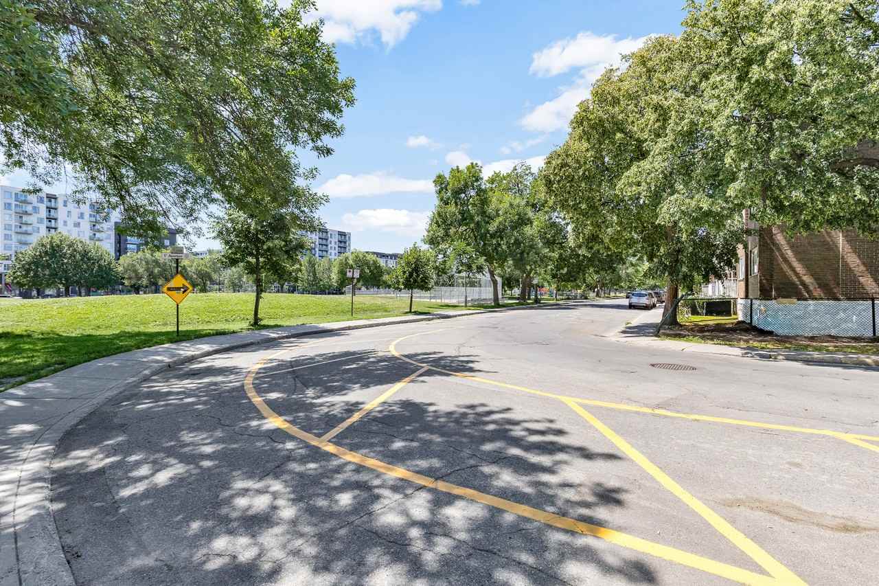 5205 1er Ave - Photo 3 of 43