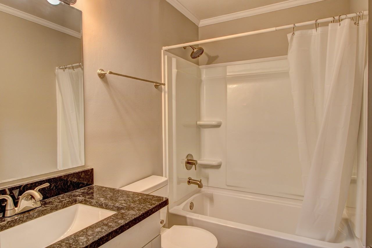 210 Scarlett Ln - Photo 3 of 15