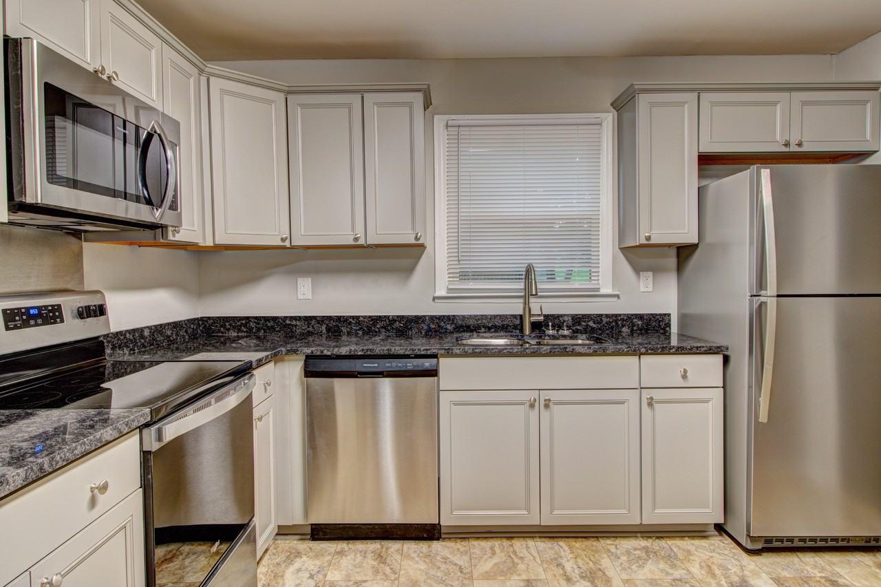 210 Scarlett Ln - Photo 2 of 15