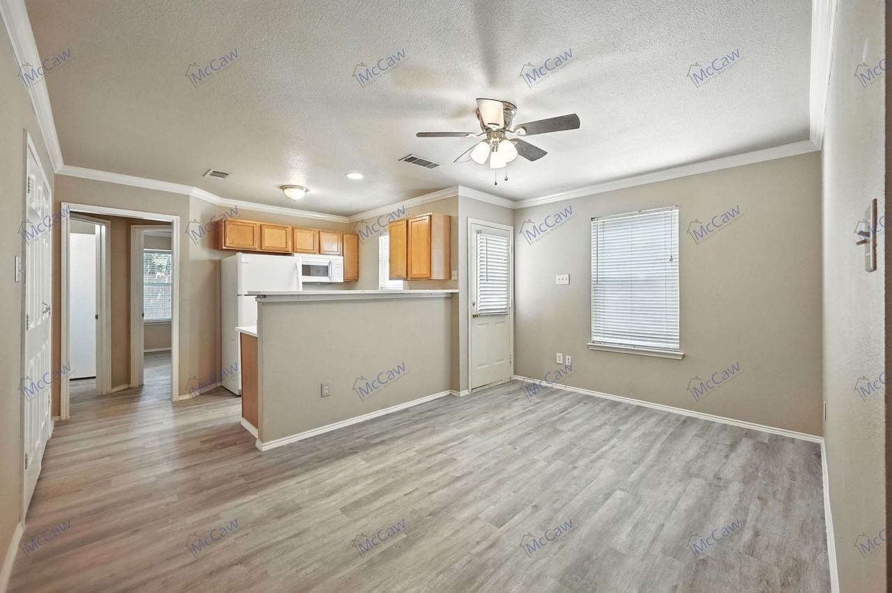 1321 Village Garden Dr - Photo 4 of 20
