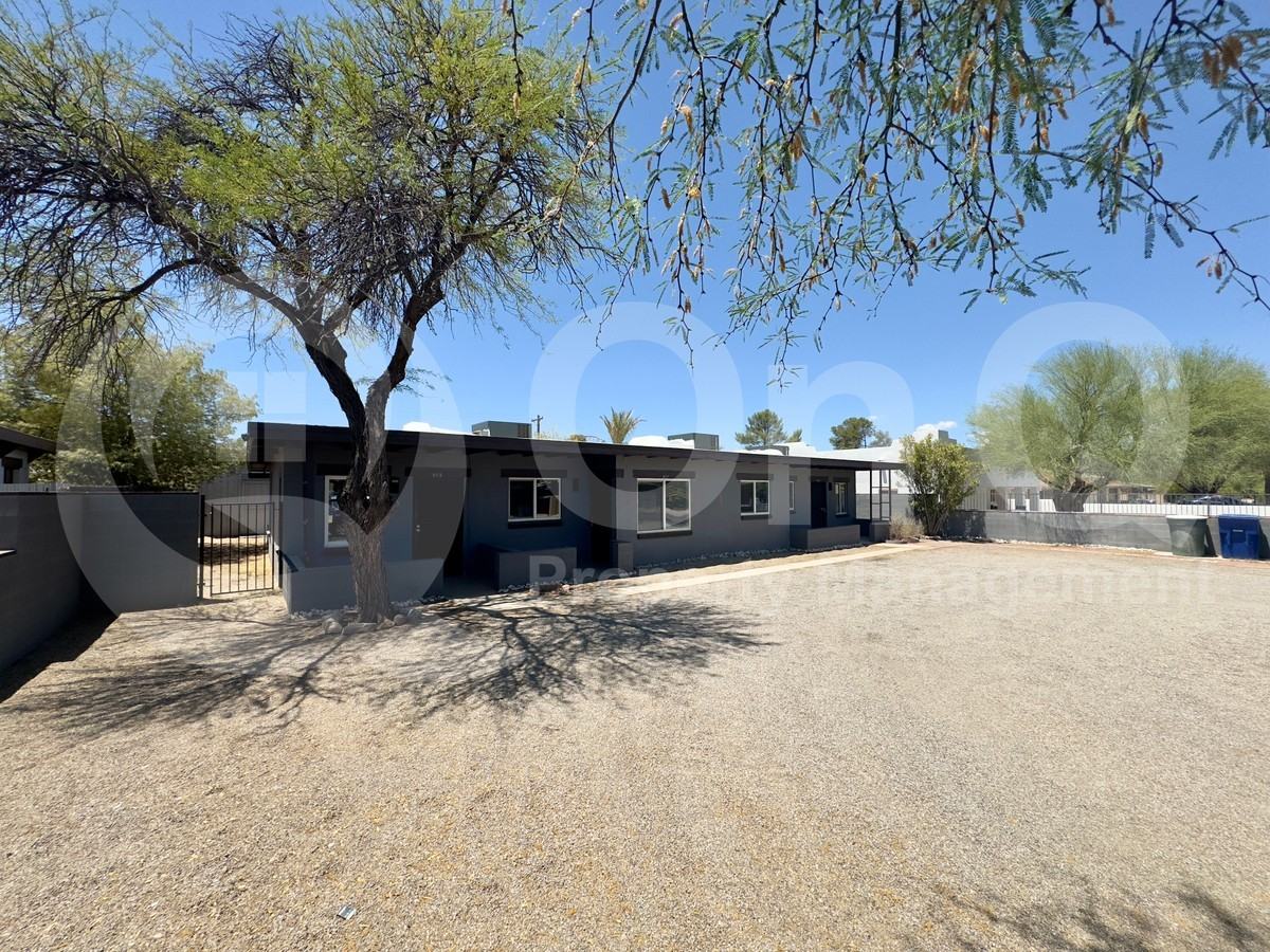 915 N Columbus Blvd #1 - Photo 2 of 19