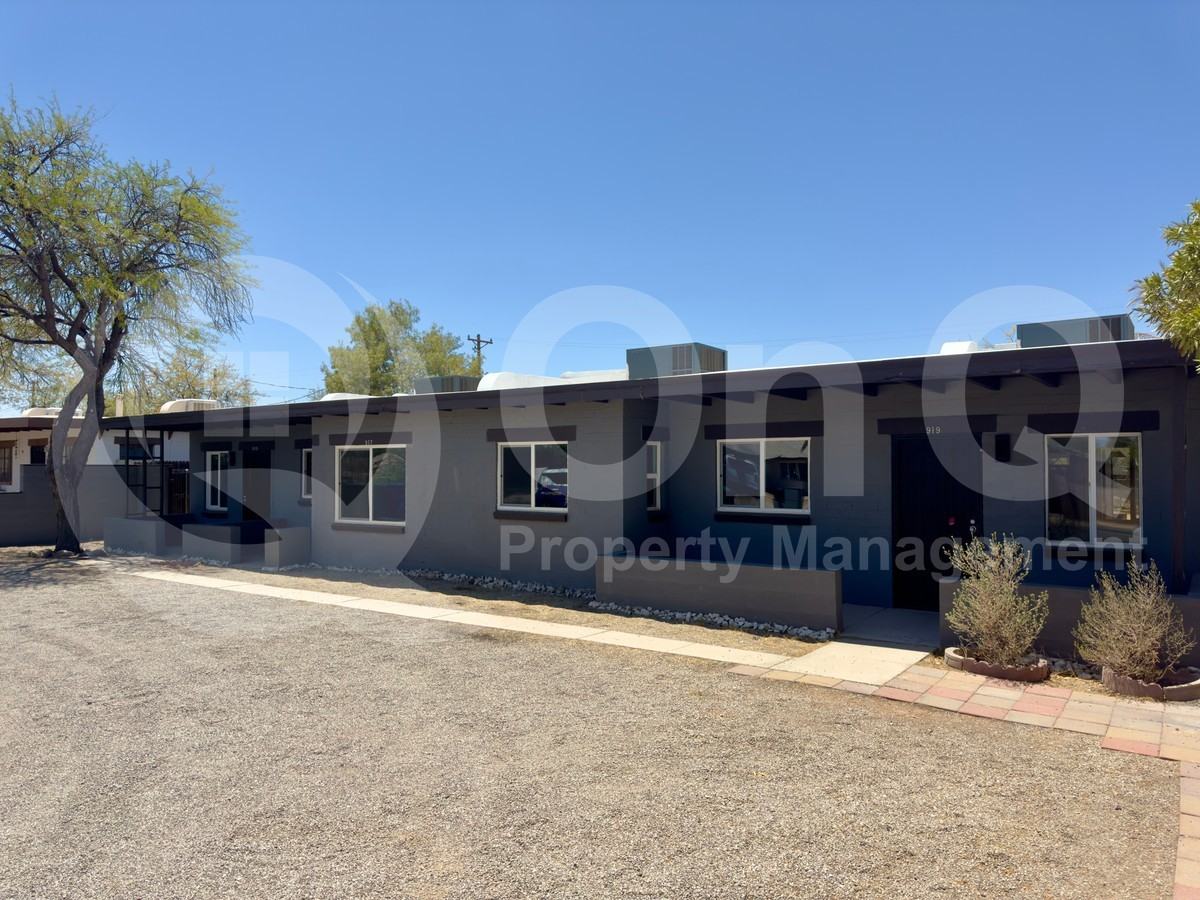 915 N Columbus Blvd #1 - Photo 3 of 19