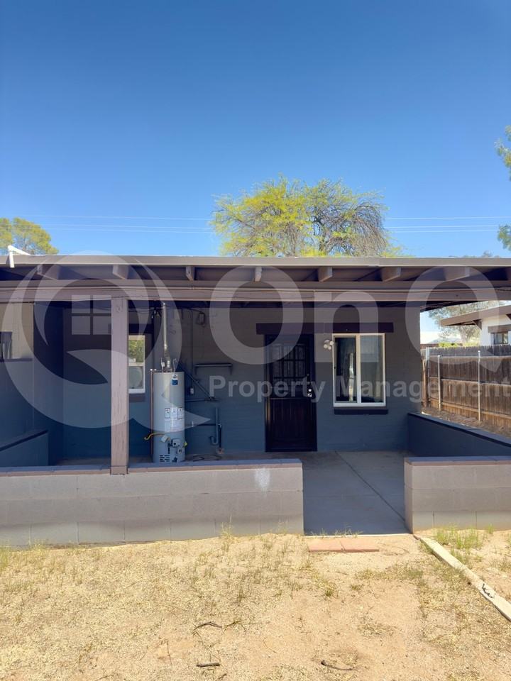 915 N Columbus Blvd #1 - Photo 6 of 19