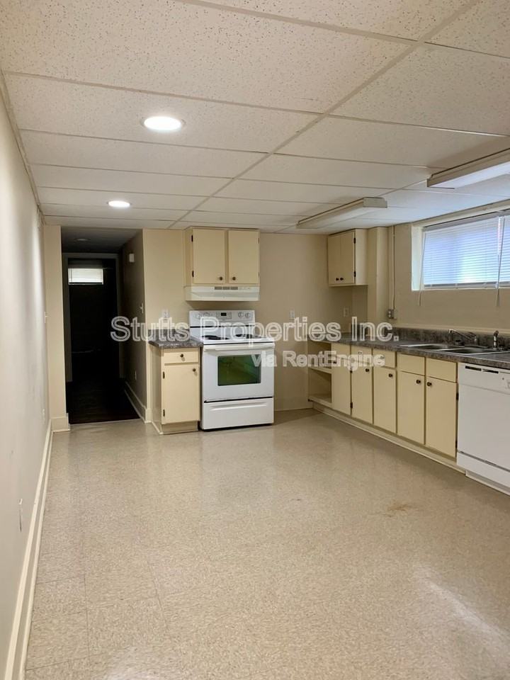 402 West Tombigbee Street #B - Photo 4 of 13