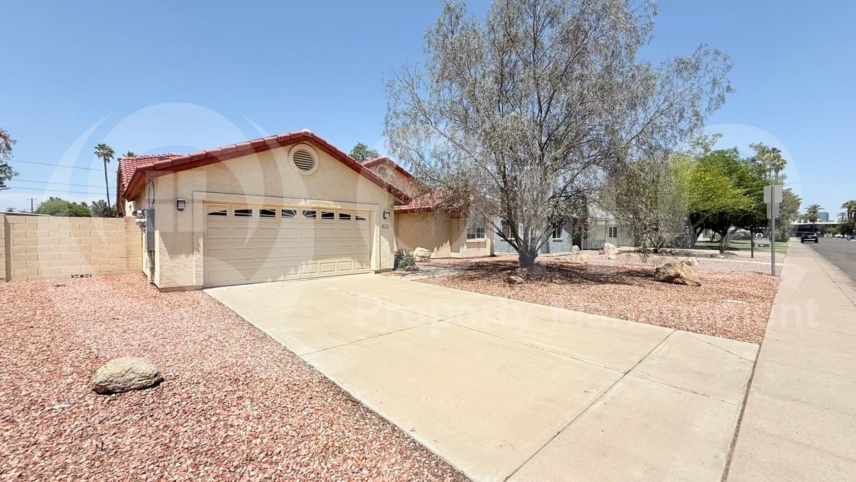 822 W Earll Dr - Photo 2 of 31