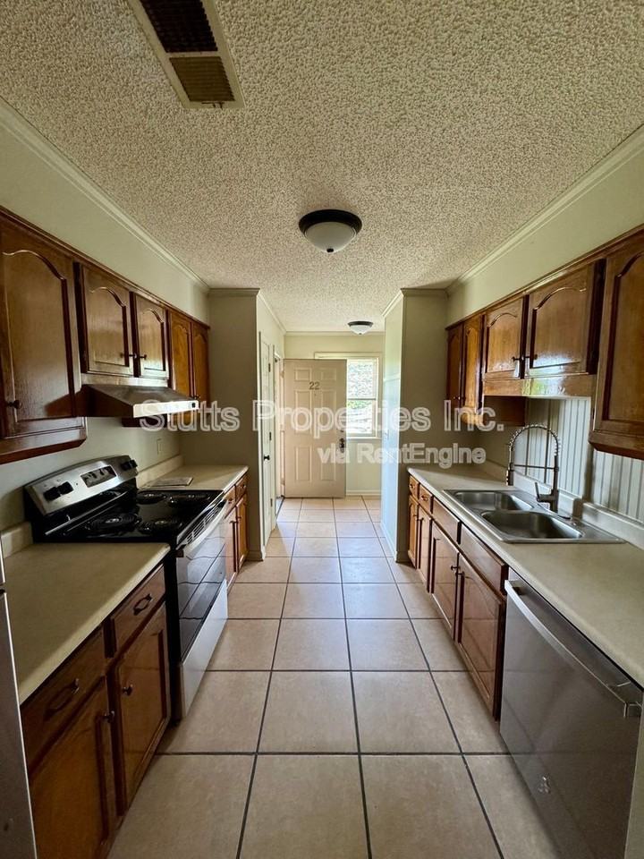 3450 Cloverdale Rd #22 - Photo 2 of 8