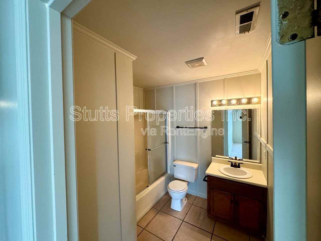 3450 Cloverdale Rd #22 - Photo 6 of 8