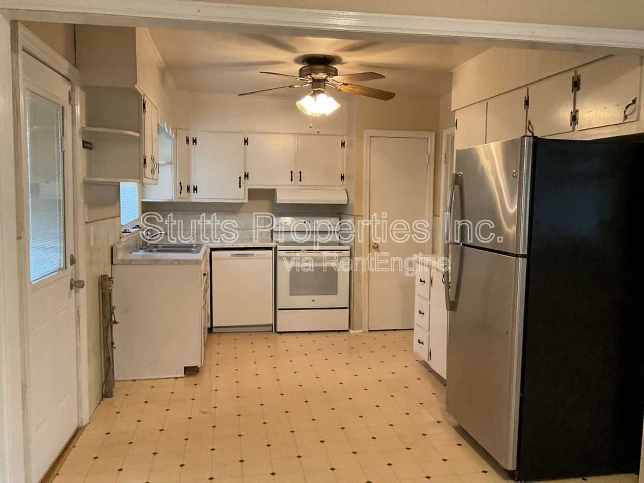 3407 Pine Cir - Photo 4 of 11