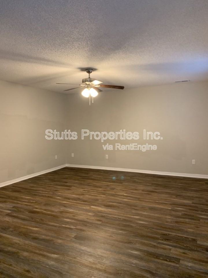 505 N Dickson St #B8 - Photo 4 of 9