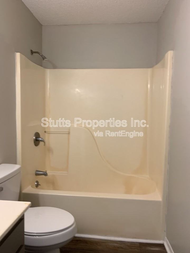 505 N Dickson St #B8 - Photo 6 of 9