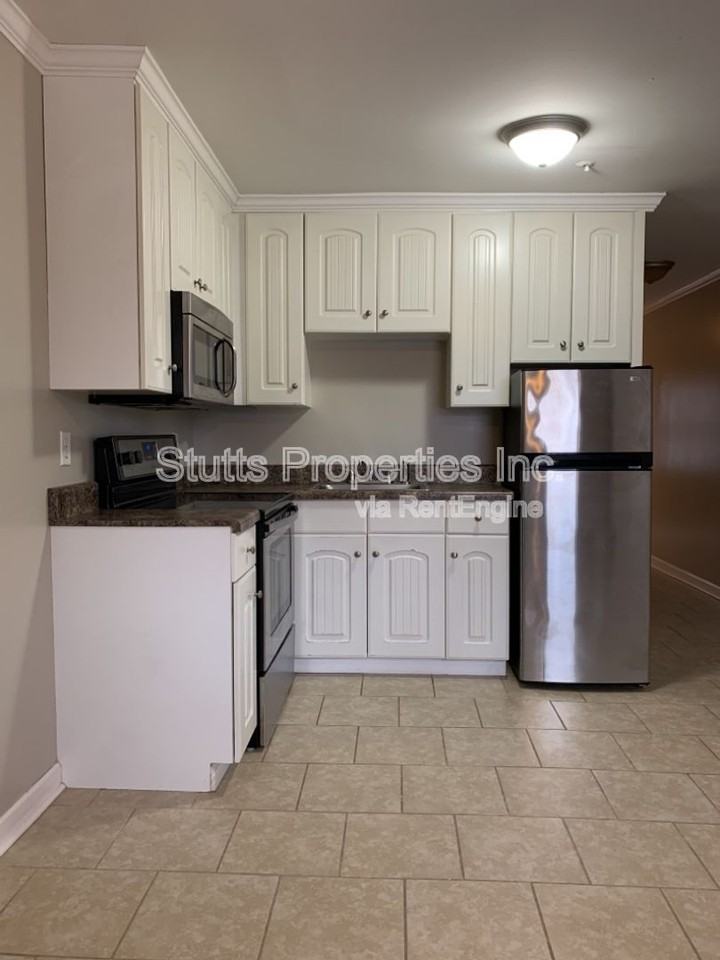 414 Hermitage Dr #3 - Photo 3 of 8