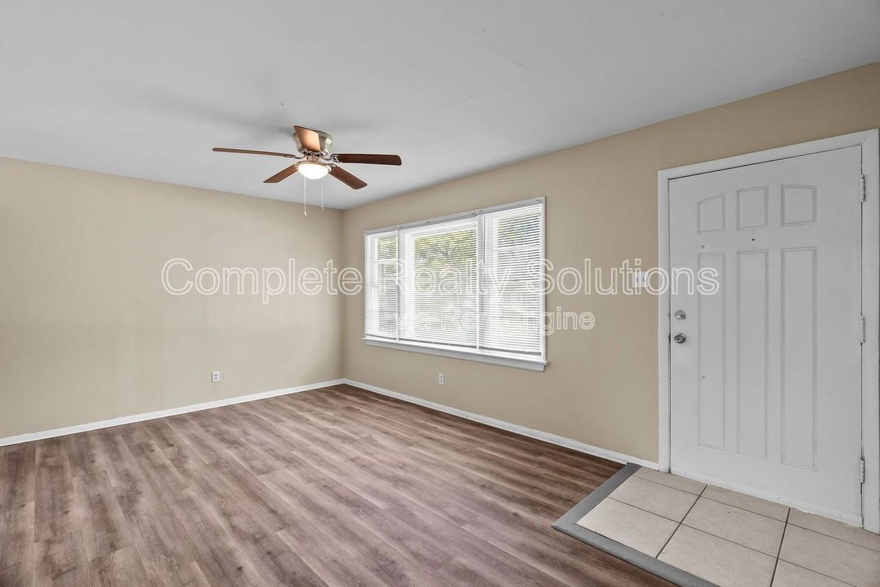 1132 Redman Blvd - Photo 3 of 27