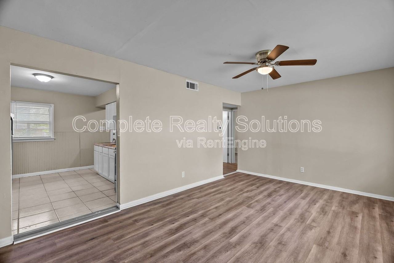 1132 Redman Blvd - Photo 4 of 27