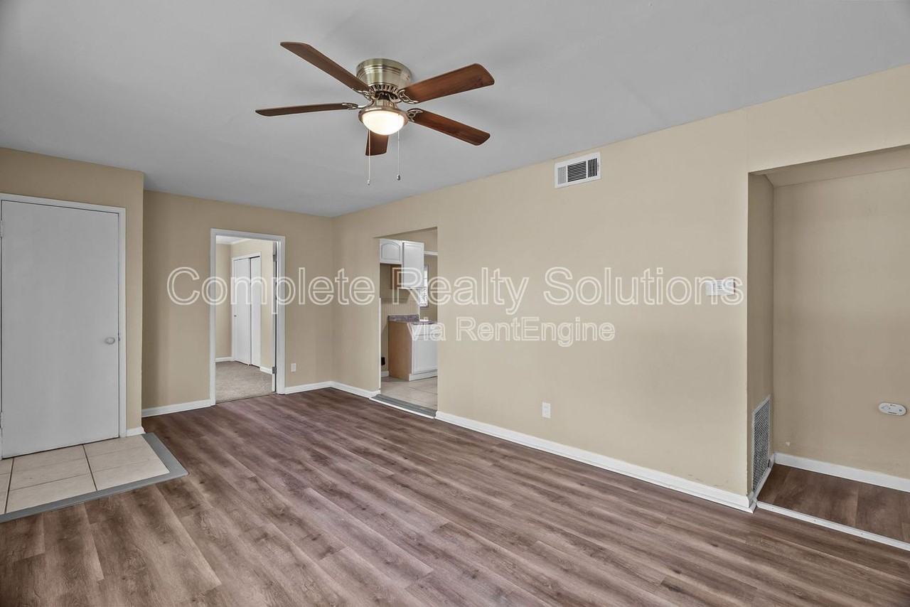 1132 Redman Blvd - Photo 5 of 27