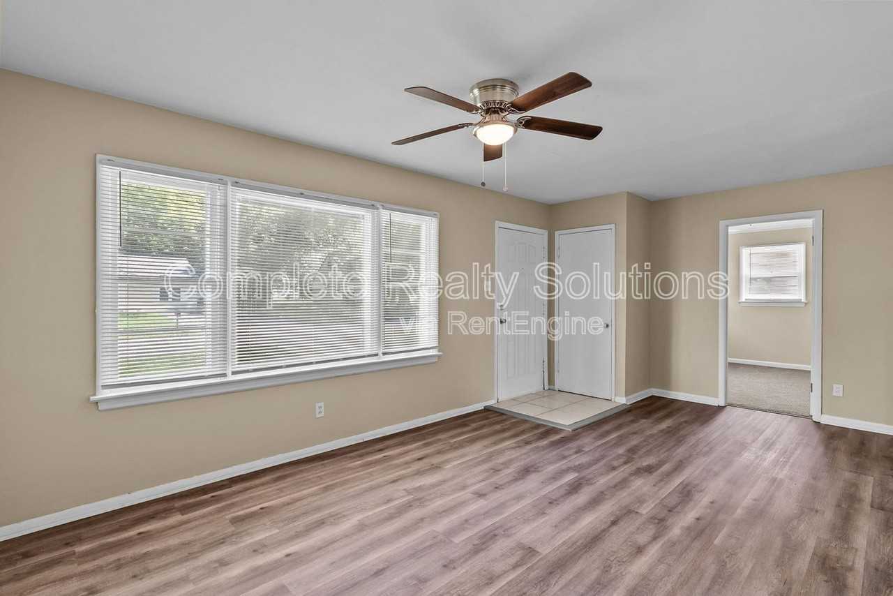 1132 Redman Blvd - Photo 6 of 27