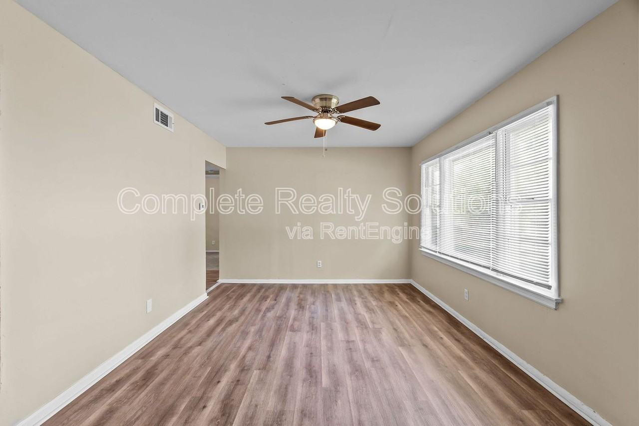 1132 Redman Blvd - Photo 7 of 27