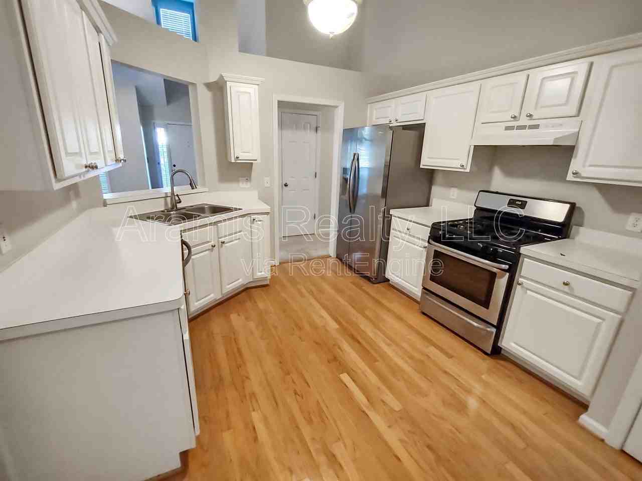 697 Bostonian Way - Photo 3 of 17