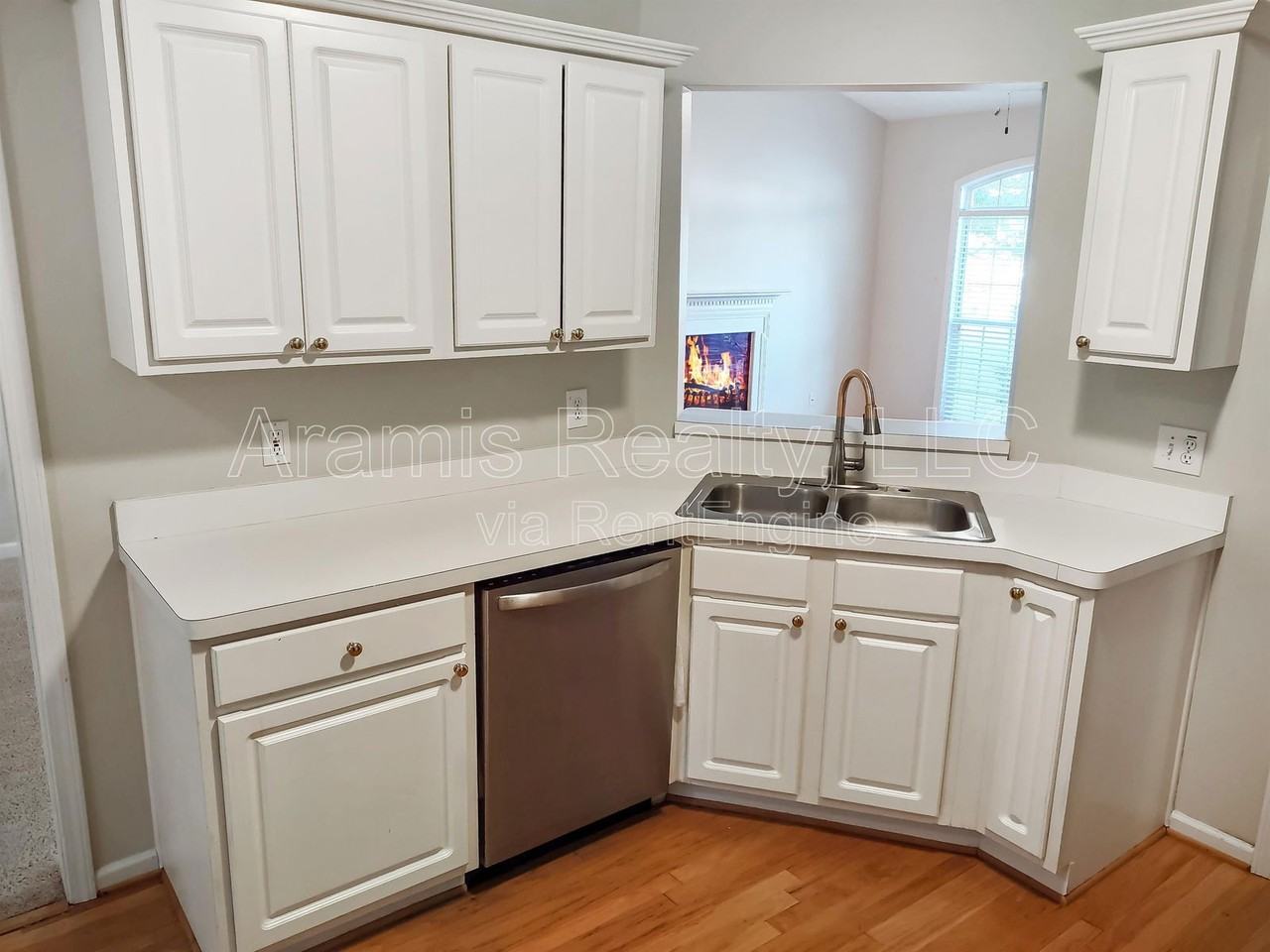 697 Bostonian Way - Photo 4 of 17
