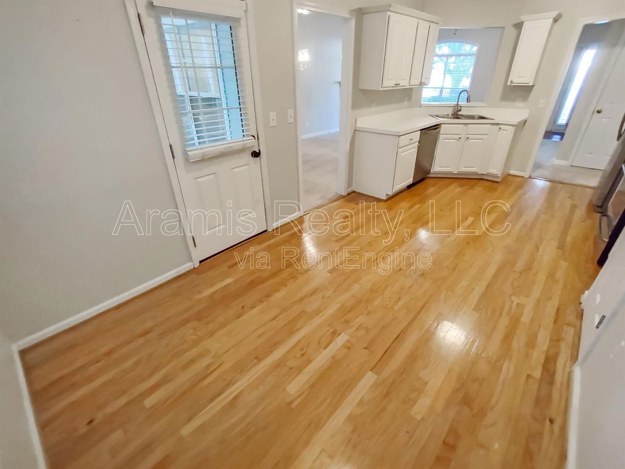697 Bostonian Way - Photo 5 of 17