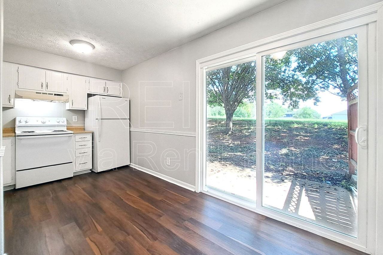 621 Westport Rd #6 - Photo 6 of 20