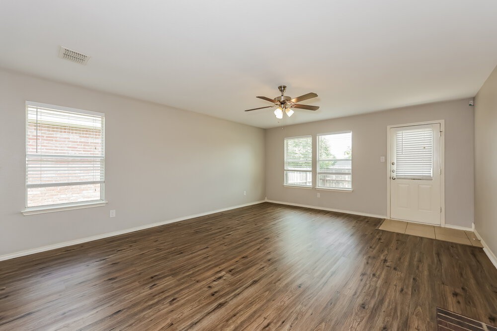 2029 Wildwood Dr - Photo 3 of 16