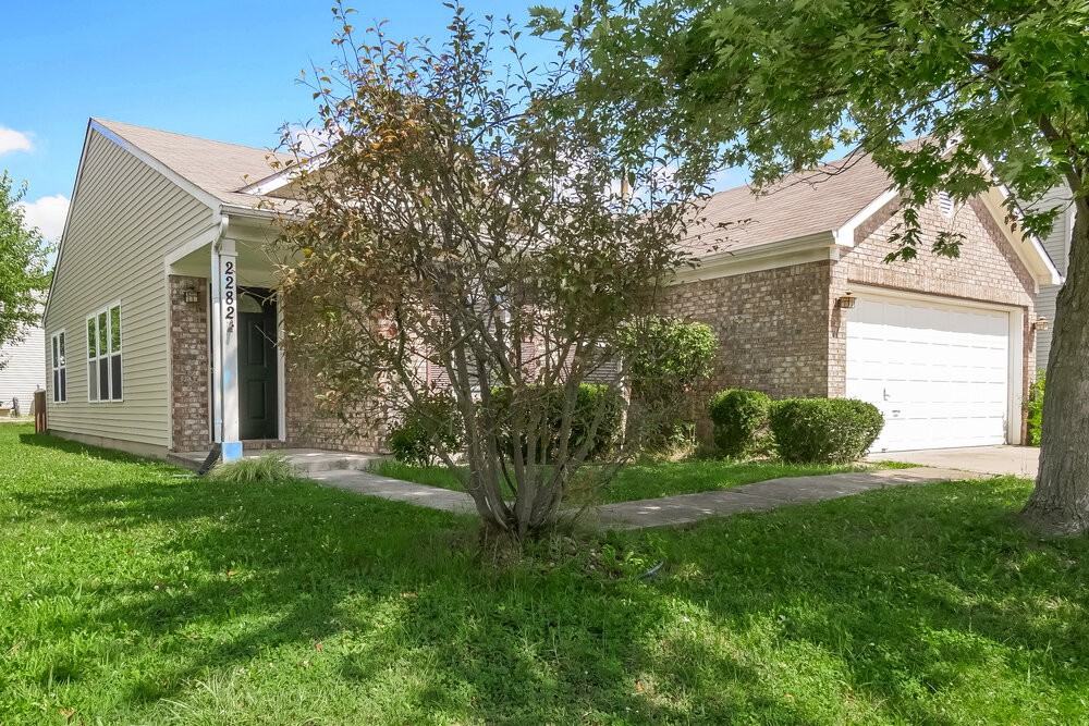 2282 Shadowbrook Dr - Photo 3 of 16