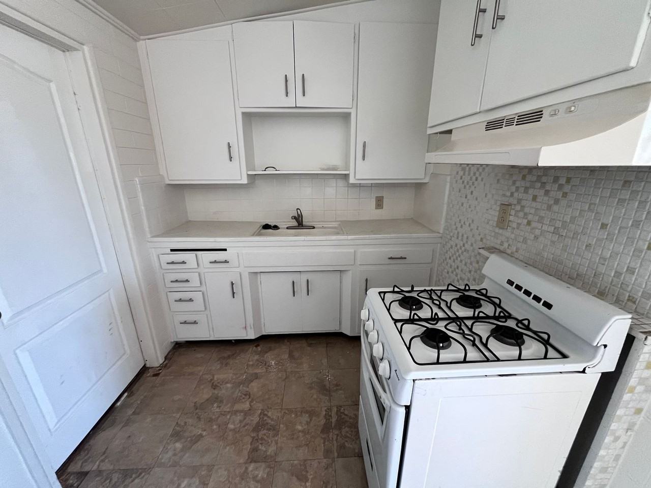 2528 N. Fontana Avenue - Photo 4 of 20